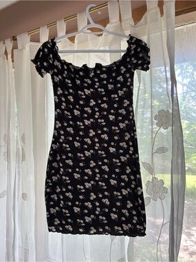 Women’s Dress - Size Med
